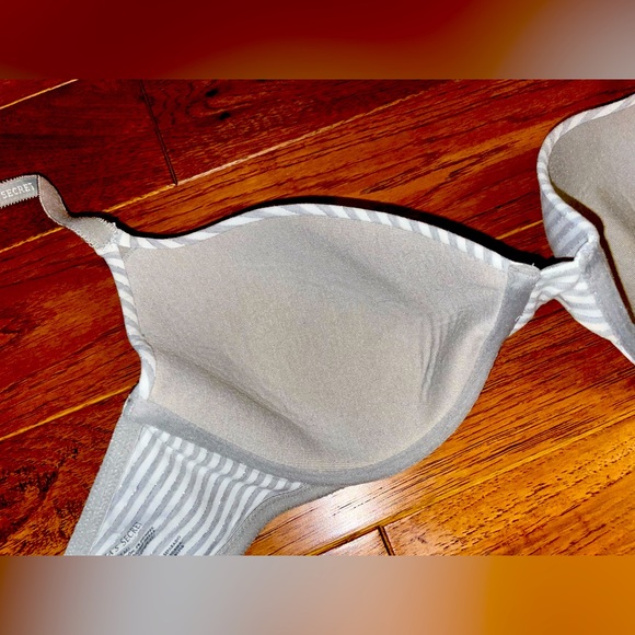 NWOT grey/white striped w shimmery silver body by Victoria secret lined Demi bra - Picture 16 of 16